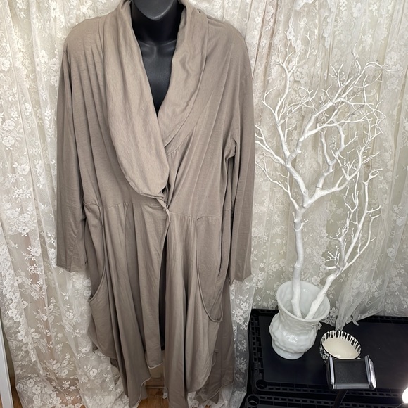 Pure Venice Designer Coat From Ottawa Boutique - Picture 2 of 11
